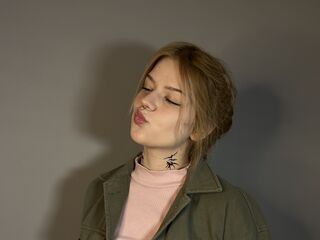 hot cam girl masturbating with vibrator MaxineHaines