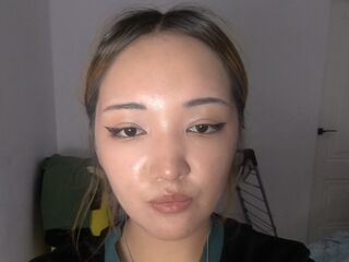 naughty cam girl masturbating with dildo MiaChinessa