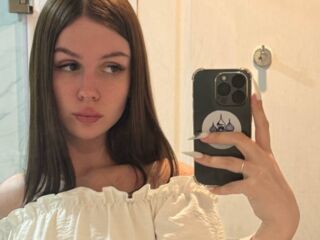 naughty camgirl fingering shaved pussy MiaRioti