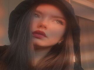 camwhore masturbating with vibrator MilaLyra