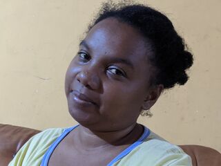 girl webcam MomoRazafy