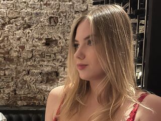 camgirl masturbating with sex toy PinkDDLuna