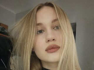 camwhore masturbating with sextoy SadieTandon