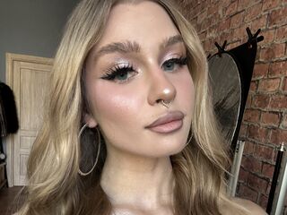 topless webcamgirl SaphiraLuxe