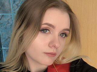 camwhore fingering shaved pussy ShannonPomilla