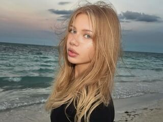 naughty cam girl fingering shaved pussy StephanieChelf