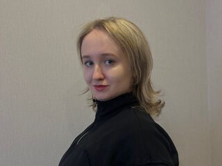 mastubating web cam girl SuzannKernes