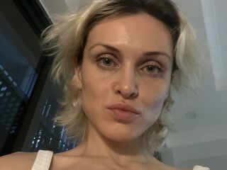 camgirl masturbating with sex toy Sweetadrianahot