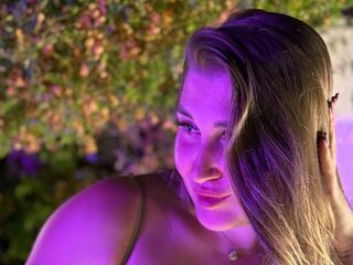 masturbating camgirl TarahZullo