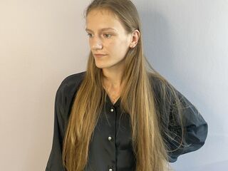 camgirl masturbating with dildo TatumNeild
