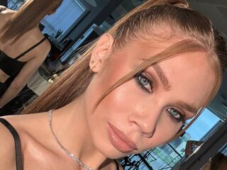 camslut spreading pussy TawnyaCarwell