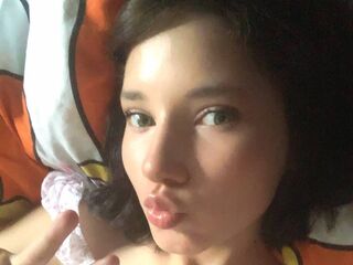 masturbating webcamgirl TommieSanjuan