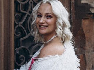 camslut masturbating WilsonAvery